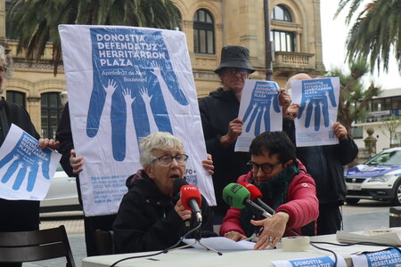 24/04/2024 Rueda de prensa Donostia Defendatuz Herritarron Plaza, IMG_1534