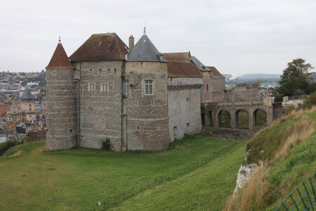 20210901 Dieppe, IMG_3013 Le château depuis la table d’orientation de la Citadelle
