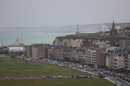20210901 Dieppe, IMG_3016 La falaise de Neuville-lès-Dieppe depuis la table d’orientation de la Citadelle