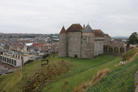 20210901 Dieppe, IMG_3017 Le château depuis la table d’orientation de la Citadelle