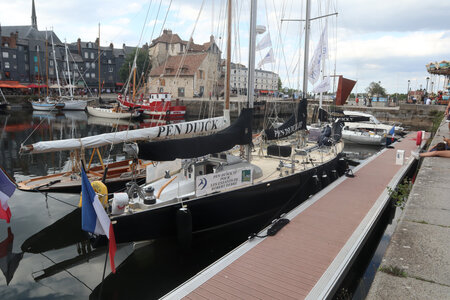 20220904 Honfleur, IMG_3630 Le Pen Duick III dans le Vieux Bassin