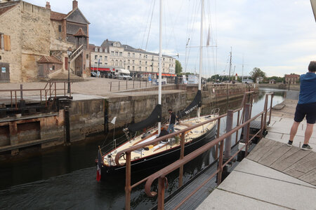 20220905 De Honfleur à Honfleur, IMG_3661 La sortie des Pen Duick du Vieux Bassin