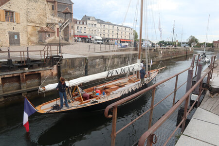 20220905 De Honfleur à Honfleur, IMG_3662 La sortie des Pen Duick du Vieux Bassin