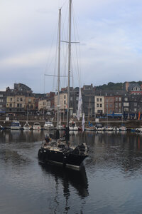 20220905 De Honfleur à Honfleur, IMG_3664 La sortie des Pen Duick du Vieux Bassin