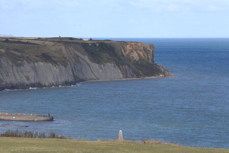 20220910 De Ver-sur-Mer à Port-en-Bessin, IMG_3959 Le cap Manvieux depuis le Memrial Royal Engineers d’Arromanches-les-Bains