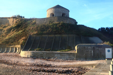 20220911 De Port-en-Bessin à Vierville-sur-Mer, IMG_3985 La tour Vauban à l’entre du port, Port-en-Bessin