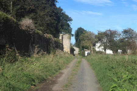 20220911 De Port-en-Bessin à Vierville-sur-Mer, IMG_4013 L’enceinte du château du Grand Val à Sainte-Honorine-des-Pertes
