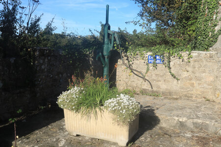 20220911 De Port-en-Bessin à Vierville-sur-Mer, IMG_4001 Fontaine à Viliers-sur-Port