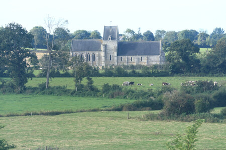 20220912 De Vierville-sur-Mer à Isigny-sur-Mer, IMG_4049 L’église Notre-Dame de Cricqueville-en-Bessin vue depuis la route de la Montagne