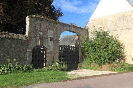 20220912 De Vierville-sur-Mer à Isigny-sur-Mer, IMG_4051 Le château de Menneville, Cricqueville-en-Bessin