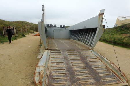 20220914 De Carentan-les-Marais à Utah Beach, IMG_4162 Barge de débarquement, Utah Beach