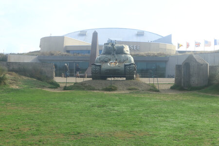 20220915 De Utah Beach à Sainte-Mère-Eglise, IMG_4174 Char Sherman et musée du Débarquement à Utah Beach