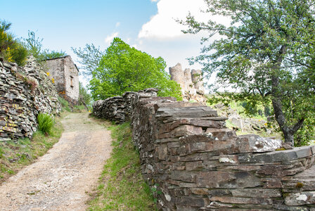 LES CEVENNES 3ème jour le 23 mai 2024 L'étang de Barandon et le château du Tournel, DSC_0556