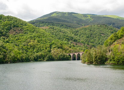 LES CEVENNES 5ème jour le 25 mai 2024 Le lac de Villefort et La Garde-Guérin, DSC_0905