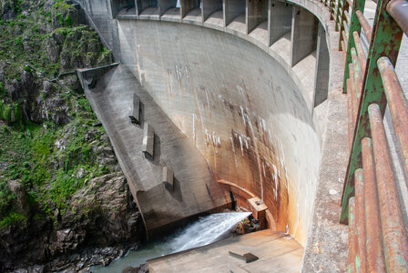 LES CEVENNES 5ème jour le 25 mai 2024 Le lac de Villefort et La Garde-Guérin, DSC_0933