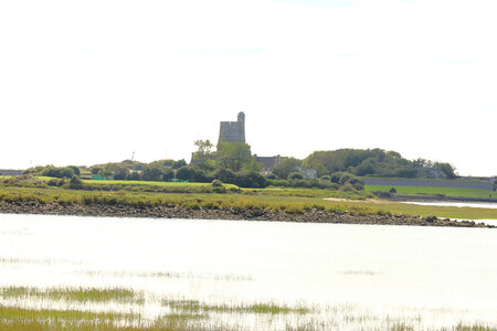 20220917 De Quinéville à Saint-Vaast-La-Hougue, IMG_4362 La Hougue depuis la véloroute de Saint-Vaast