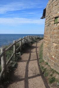 20220920 De Gatteville-le-Phare à Carneville, IMG_4650 Passage à flanc de falaise autour du fort du cap Lévi
