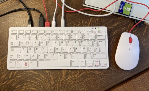 Amiga Pi400 Pi500, Le PI400 en réel : tout en un , l'ordinateur est dans le clavier comme sur l'Amiga 1200 de 1992.