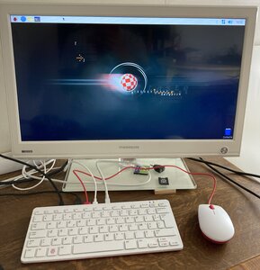 Amiga Pi400 Pi500, Il se branche directement sur toute TV ou écran de PC via le câble HDMI