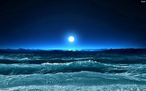 (Photo d'un coucher de lune sur le lac)