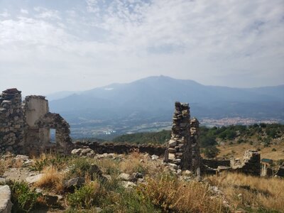 occitanie (licence creative commons 4.0 : by-sa), eus - côme - ruines