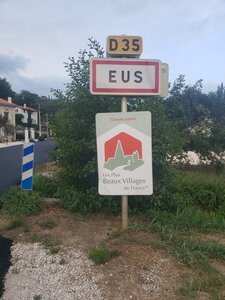 occitanie (licence creative commons 4.0 : by-sa), eus - entrée du village