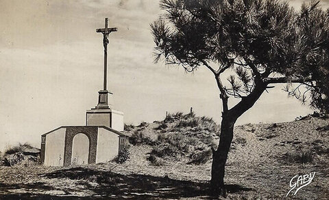 Croix et Calvaires de Saint Michel Chef-Chef Tharon -Plage, croix-ancien-calvaire-tharon-w