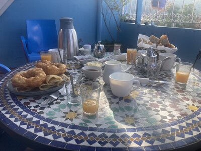 2024 Maroc, 07049 le petit-déjeuner servi sur la terrasse