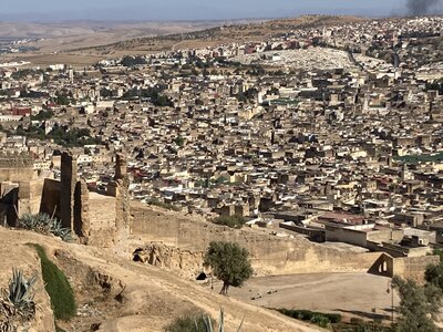 2024 Maroc, 08950 la ville de Fès vue du Mausolée des Mérinides