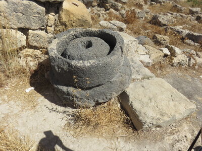 2024 Maroc, 10008 Volubilis meule