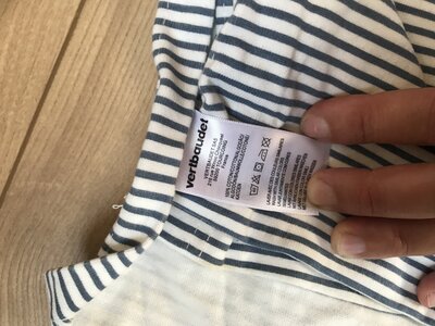 Vente vêtements enfant, 7419ABF3-15C5-4C3D-8A4B-F866819A4394