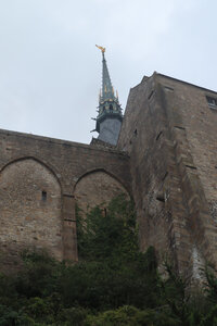 2023 09 20 Le Mont-Saint-Michel, IMG_5961 Le clocher de l’abbaye depuis le chemin de ronde éponyme