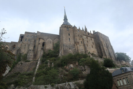 2023 09 20 Le Mont-Saint-Michel, IMG_5968 L’abbaye depuis le chemin du Logis Sainte-Catherine