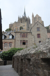 2023 09 20 Le Mont-Saint-Michel, IMG_5991 Le village et l’abbaye depuis le Bastion
