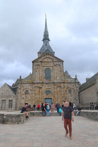 2023 09 20 Le Mont-Saint-Michel, IMG_6008 La Grande Terrasse de l’Ouest et le fronton de l’église abbatiale