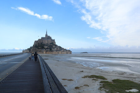 2023 09 21 Du Mont-Saint-Michel à Vivier-Sur-Mer, IMG_6130 Vue depuis le pont-passerelle