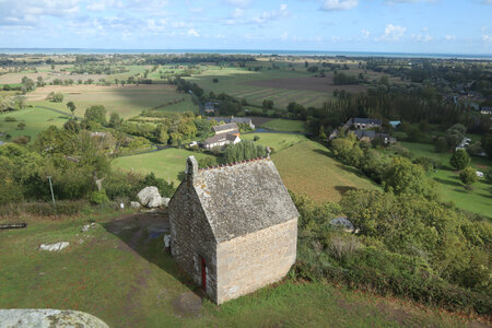 2023 09 22 Du Vivier-sur-Mer à Dol-de-Bretagne, IMG_6227 La chapelle du Mont-Dol depuis la tour.