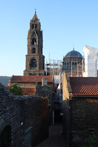 2024 09 02 Le-Puy-en-Velay - Aiguilhe, IMG_7179 La cathédrale depuis la rue du Cloître