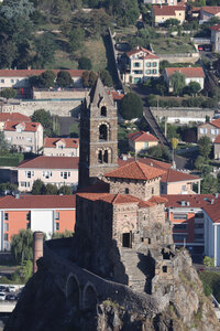 2024 09 02 Le-Puy-en-Velay - Aiguilhe, IMG_7204 Le Rocher Saint-Michel d’Aiguilhe et la forteresse de Polignac depuis le Rocher Corneille
