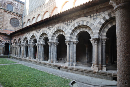 2024 09 02 Le-Puy-en-Velay - Aiguilhe, IMG_7216 Le cloître de la cathédrale