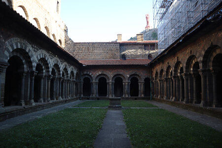 2024 09 02 Le-Puy-en-Velay - Aiguilhe, IMG_7230 Le cloître de la cathédrale