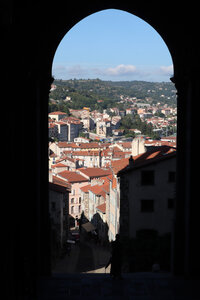 2024 09 02 Le-Puy-en-Velay - Aiguilhe, IMG_7246 Vue depuis le porche de la cathédrale