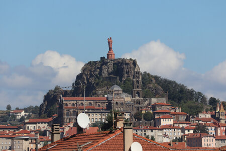 2024 09 02 Le-Puy-en-Velay - Aiguilhe, IMG_7270 La cathédrale et le Rocher Corneille depuis Vals-près-le-Puy