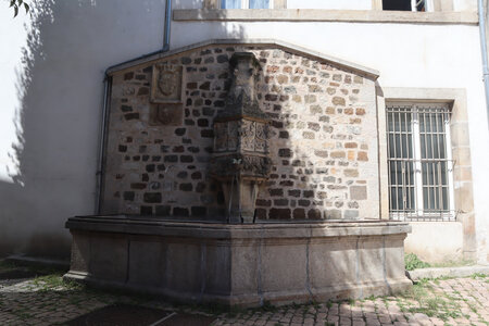 2024 09 02 Le-Puy-en-Velay - Aiguilhe, IMG_7273 La fontaine du Théron