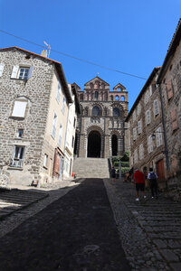 2024 09 02 Le-Puy-en-Velay - Aiguilhe, IMG_7288 La rue des Tables et la cathédrale