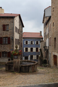 2024_09_04 De Chadernac (Le Brignon) à Langogne, IMG_7441 La rue du Mazel et la fontaine du Melon, Pradelles