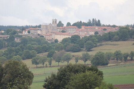 2024_09_04 De Chadernac (Le Brignon) à Langogne, IMG_7462 Vue sur Pradelles depuis le chemin vers Langogne