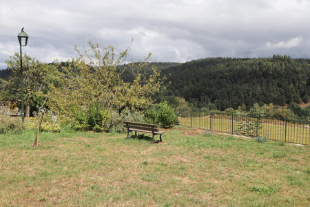 2024_09_05 De Langogne à La Bastide-Puylaurent, IMG_7534 L’aire de pique-nique derrière l’église de Luc