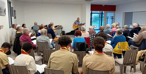  LANDEVENNEC Juillet 2024 --->Les Veillées-chansons en Bretagne Finistère : Album photos et vidéos de Christine, Claire, Claude, Francine, Marc, Marie, Monique, Sarah. Et des Veillées Partagées à Landévennec et à Tregarvan. , F20240715_215217