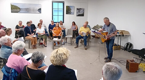  LANDEVENNEC Juillet 2024 --->Les Veillées-chansons en Bretagne Finistère : Album photos et vidéos de Christine, Claire, Claude, Francine, Marc, Marie, Monique, Sarah. Et des Veillées Partagées à Landévennec et à Tregarvan. , F20240715_215508